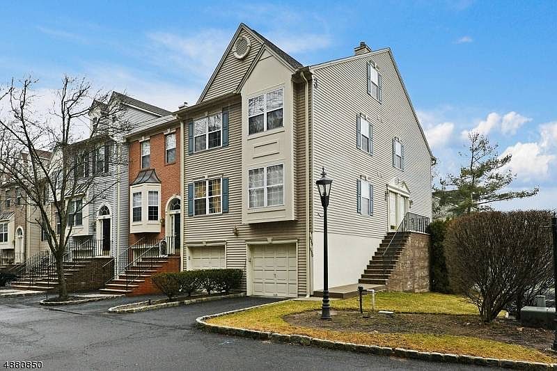 1st image of 829 Roanoke Ct