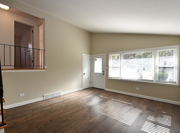 3rd image of 9736 S Mansfield Ave
