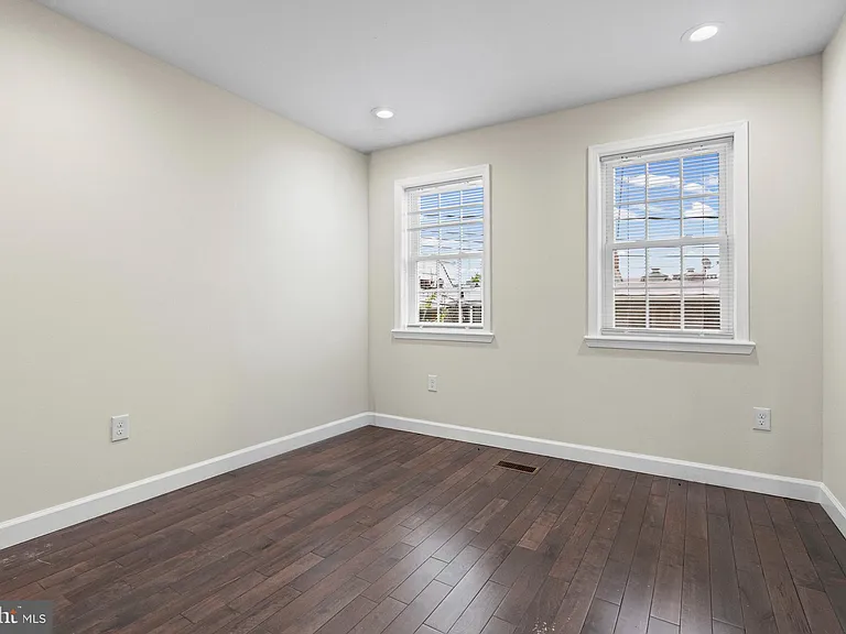 713 N Duncan St — Photo 5