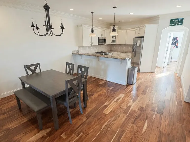 211 Meridian St — Photo 3