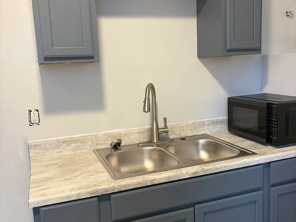 113 Robinson St #1B