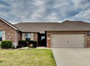 540 Keswick Dr, Centerton, AR 72719