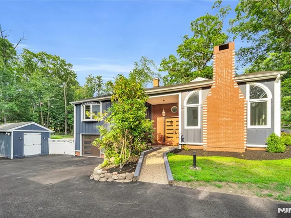 12 Haring Dr, Old Tappan, NJ 07675