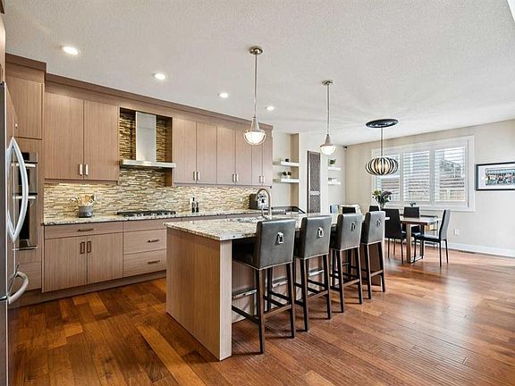 3rd image of 36 N Ridge View Close