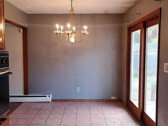 5th image of 17 Franklin Ave