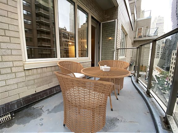 5th image of 41 W 58th St #10D