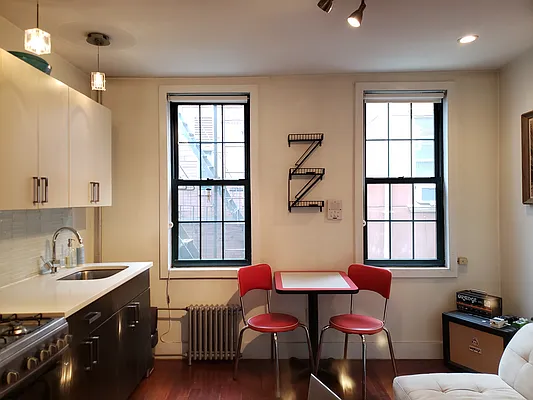 Rented by Signature Property Realty | media 2
