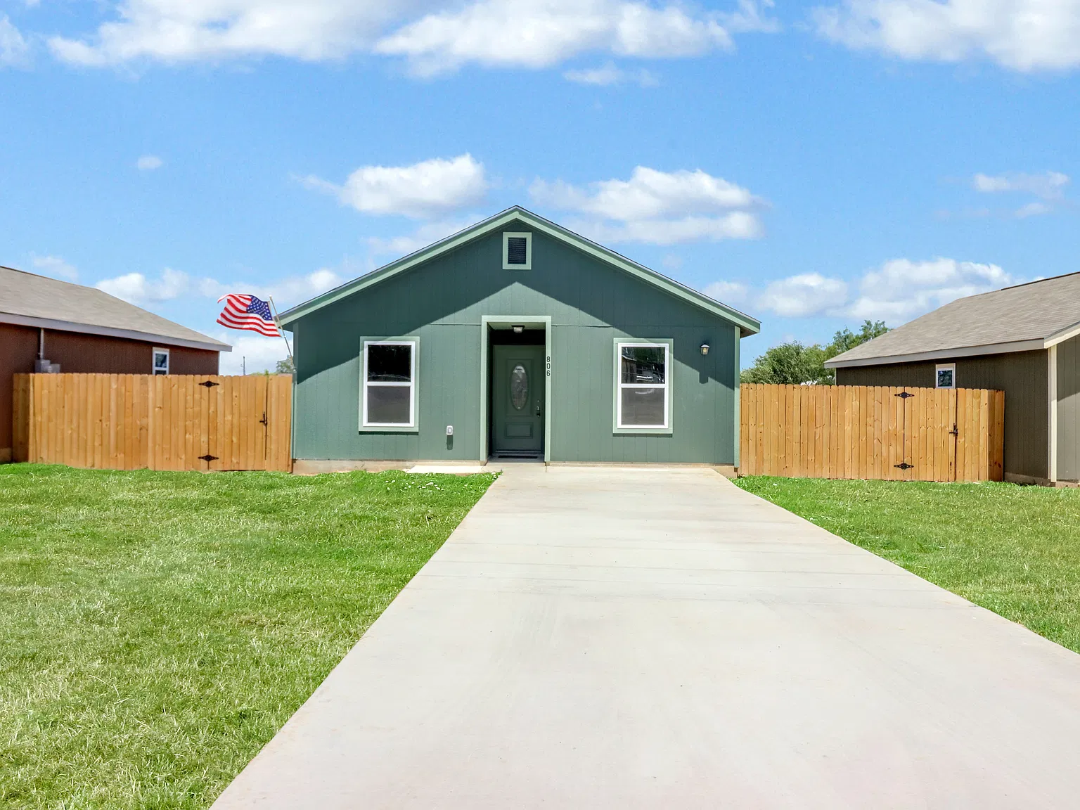 3 bed, 1049 sqft, $1,375 — Photo 2