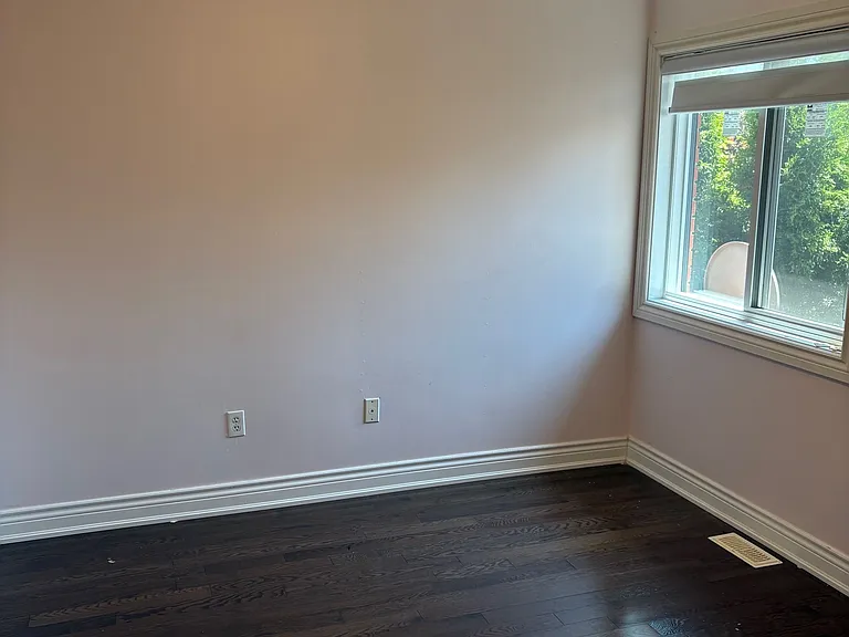 7075 Spyglass Cres — Photo 8