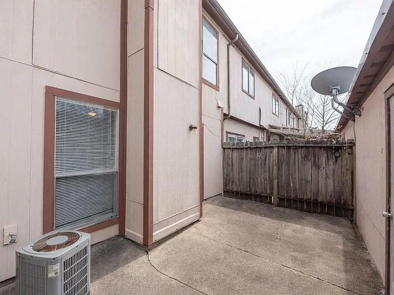12400 Brookglade Cir #15 — Photo 33
