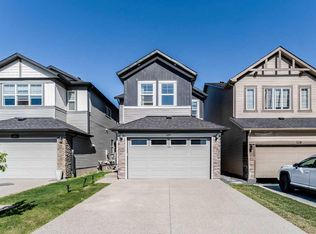 124 W Cornerbrook Grn NE, Calgary, AB T3N 2B5