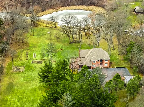 1N424 Indian Knoll Rd, West Chicago, IL 60185