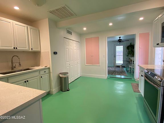 5th image of 2231 N Swan Rd