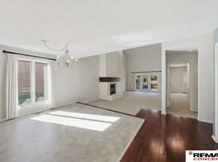 1901 Greenbriar Ln, Lincoln, NE 68506