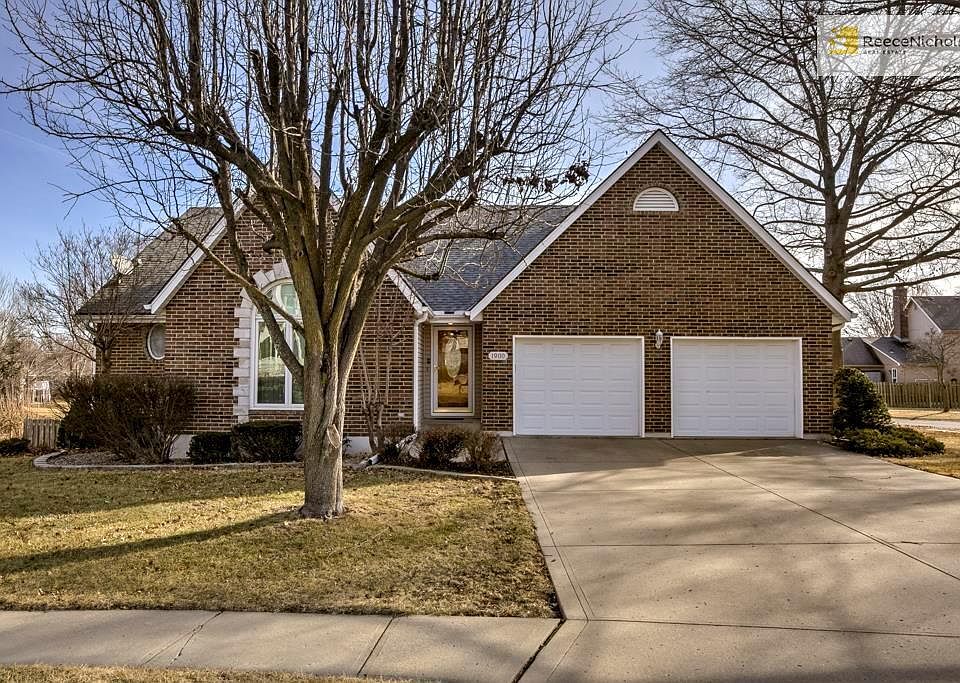 1st image of 1900 NE Waterfield Ln