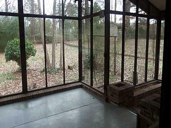5th image of 2778 Davidson Dr