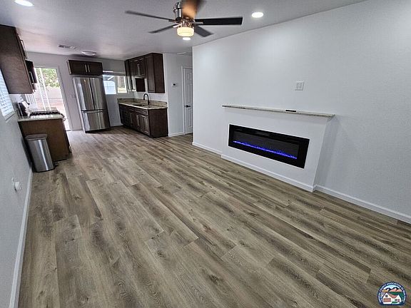 5th image of 819 W Commercial Ave