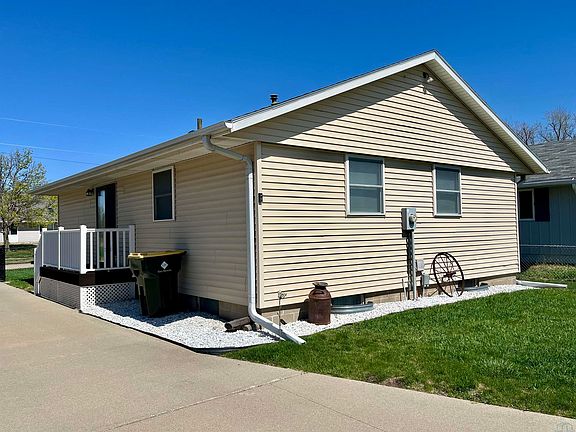 5th image of 1004 River Dr