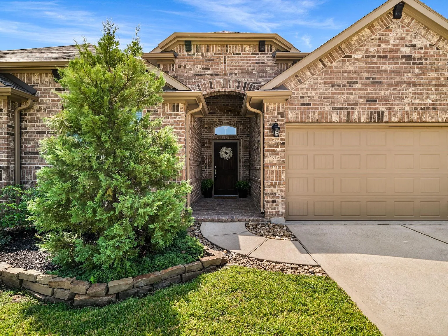 4 bed, 2.0 bath, 2154 sqft, $2,600 — Photo 3
