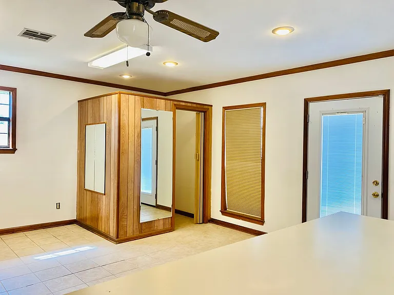 114 Saint Nicholas Dr — Photo 22