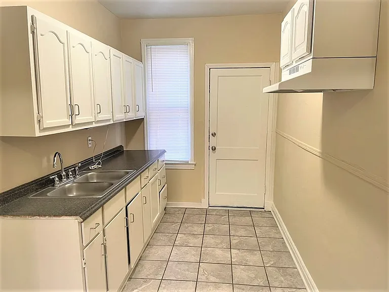 1304 Court Ave — Photo 11