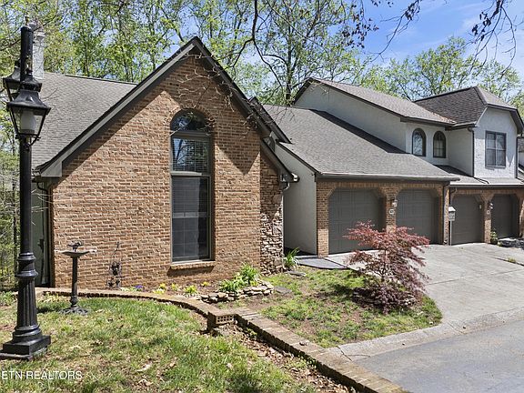 2nd image of 805 Ethans Glen Dr
