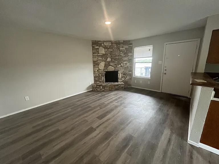 815 Bracewood Cir #C — Photo 2