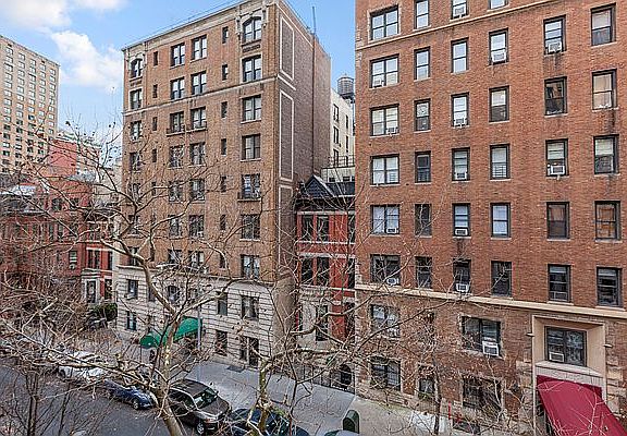 4th image of 245 W 75th St APT 4C