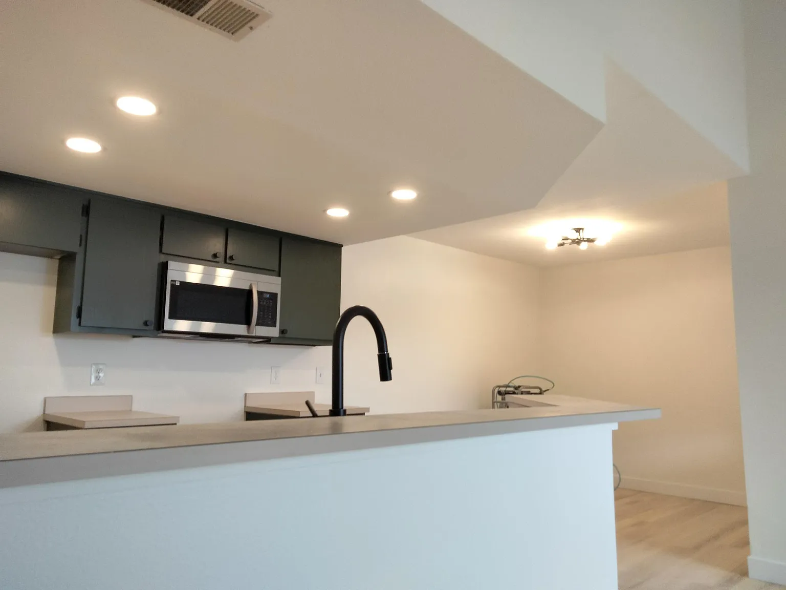 2 bed, 926 sqft, $1,900 — Photo 3