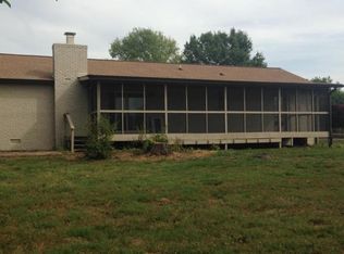 621 Meadow Dr, Lenoir City, TN 37772