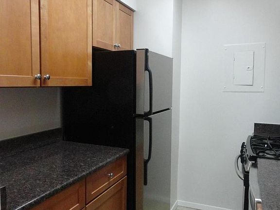 3rd image of 4801 Fairmont Ave APT 614