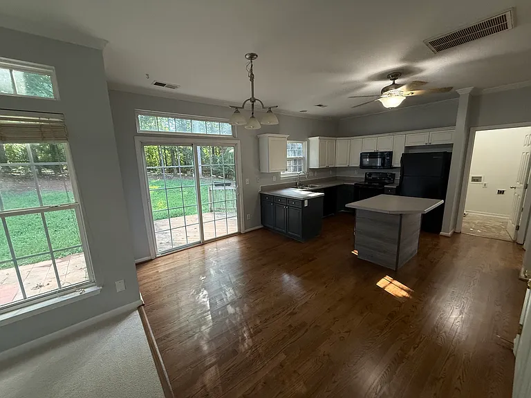 1614 Spandril Ln — Photo 6