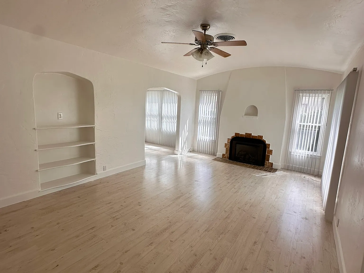 2 bed, 1091 sqft, $1,700 — Photo 3