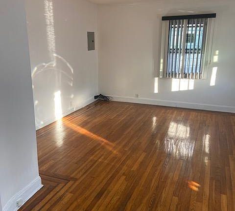 3rd image of 11715 200th St Floor 1