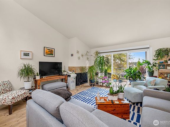 5th image of 2933 76th Ave SE #82-B