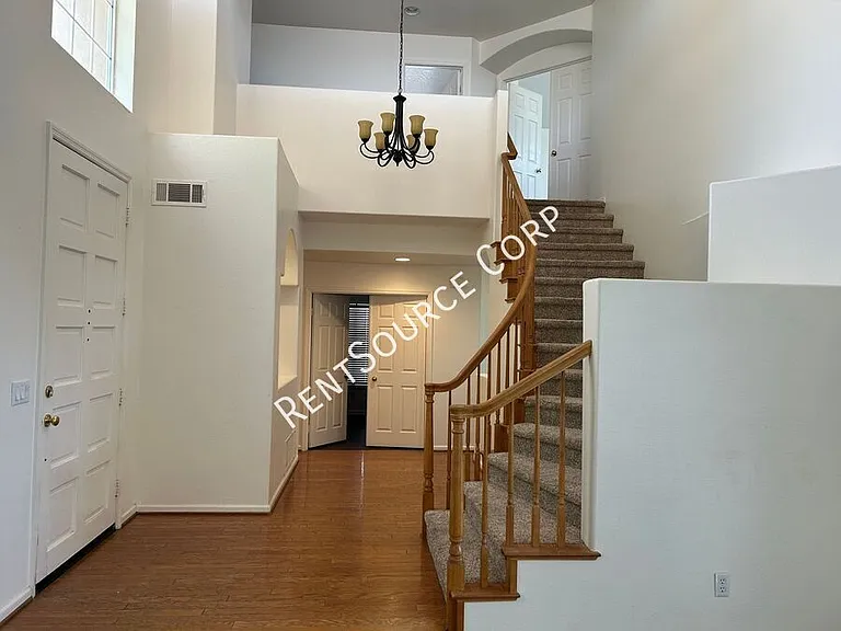 3210 Lantana Ct — Photo 2
