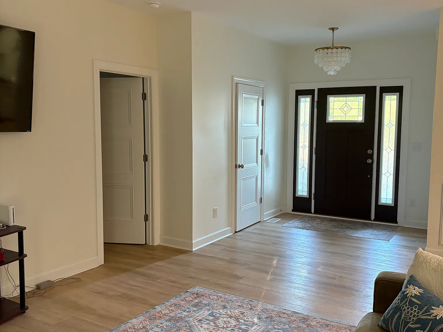 3 bed, 2.5 bath, 1793 sqft, $2,200 — Photo 3