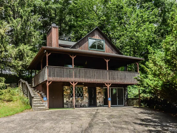 17750 Dexter Trl, Gregory, MI 48137