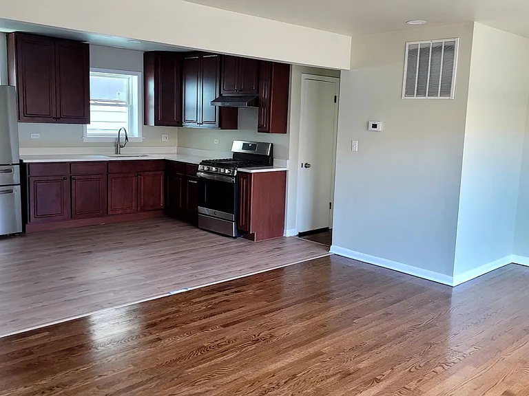 5910 W Huron St #1R — Photo 3