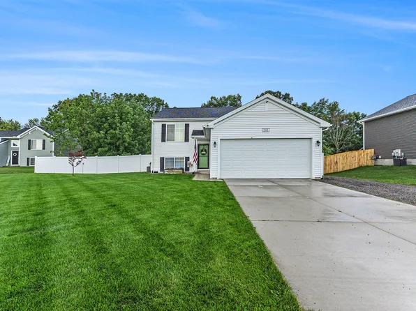 1305 Waters Edge Ct, Whitehall, MI 49461