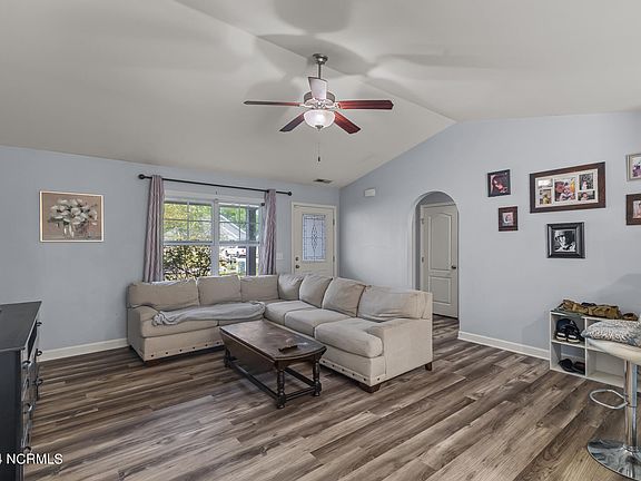 5th image of 419 Blue Pennant Court