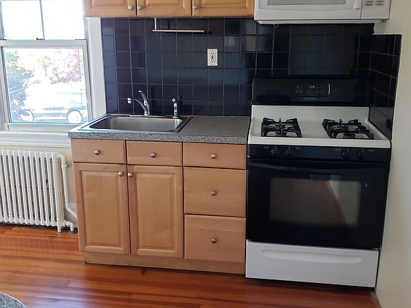2nd image of 40 Penataquit Pl 3rd-fl 2