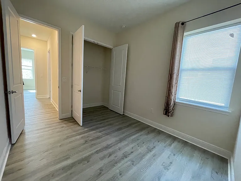 8736-1 Crick Aly — Photo 14