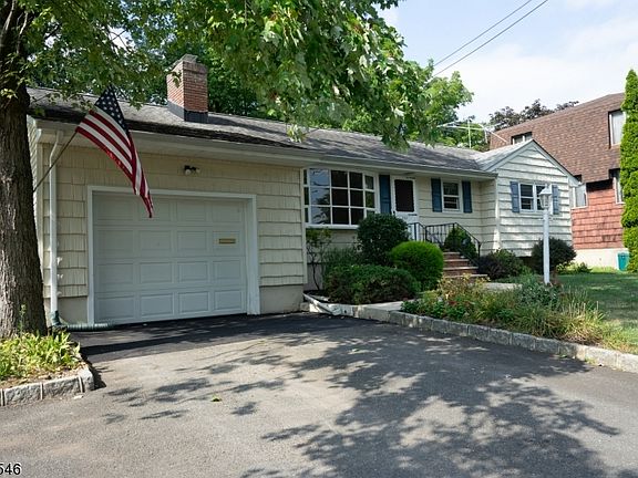 4th image of 230 Adeline Ave