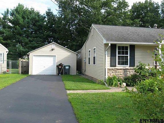 2nd image of 72 Miracle Ln