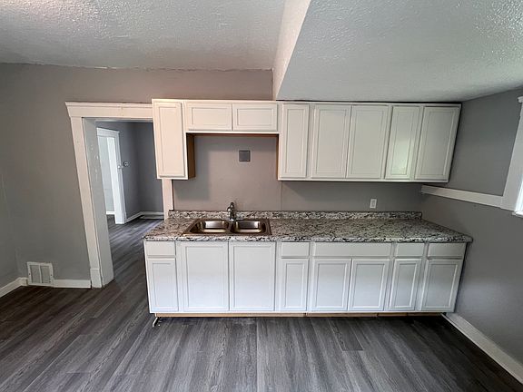 5th image of 7719 Goodman Ave