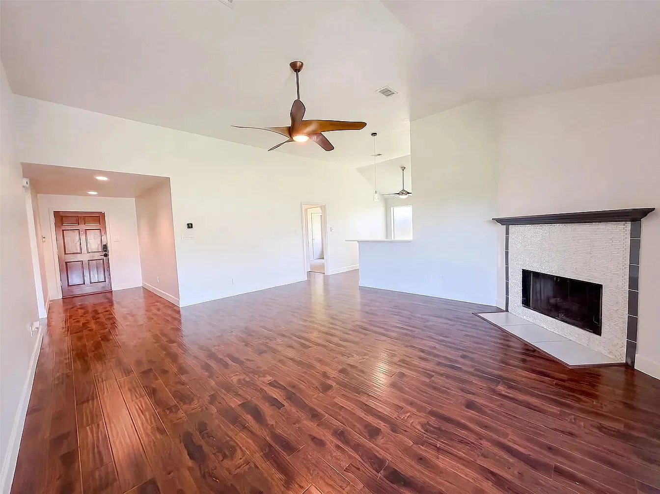 3 bed, 1675 sqft, $3,200 — Photo 2