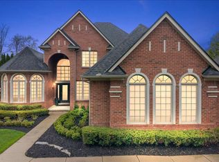 57409 Stonebriar Dr, Washington, MI 48094