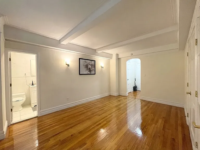 121 E 31st St #1F — Photo 2
