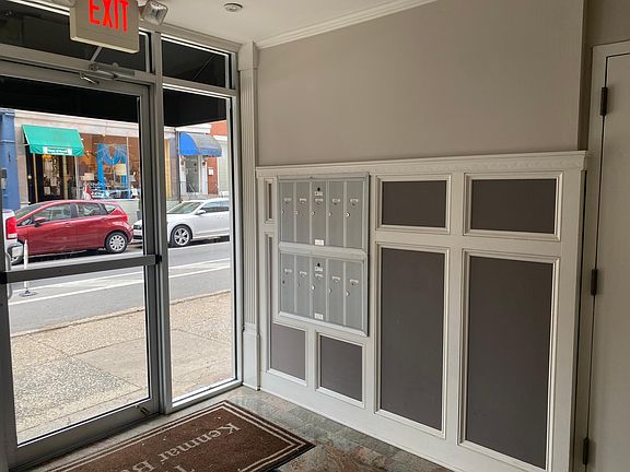 5th image of 1001 Pine St APT 403